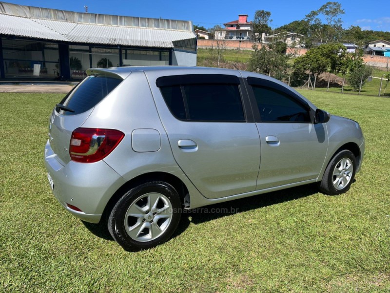 SANDERO 1.6 DYNAMIQUE 8V FLEX 4P MANUAL - 2017 - FARROUPILHA