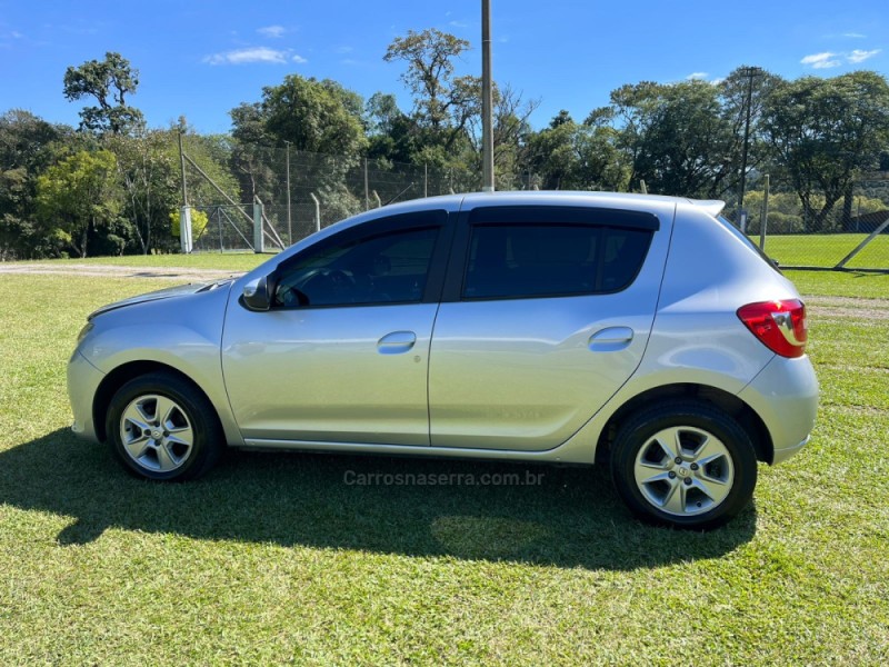 SANDERO 1.6 DYNAMIQUE 8V FLEX 4P MANUAL - 2017 - FARROUPILHA