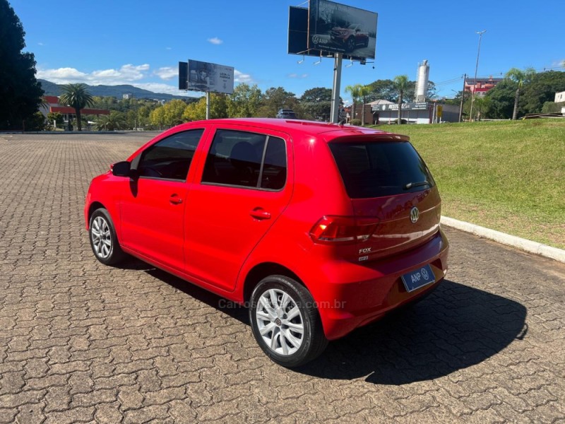FOX 1.0 MI TRENDLINE 8V FLEX 4P MANUAL - 2015 - NOVA PETRóPOLIS