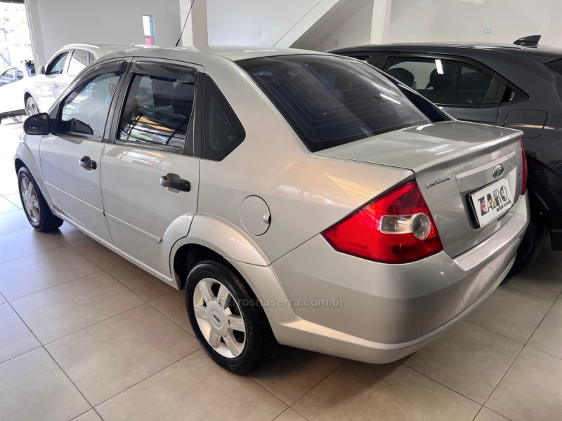 FIESTA 1.6 MPI SEDAN 8V FLEX 4P MANUAL - 2005 - CARLOS BARBOSA