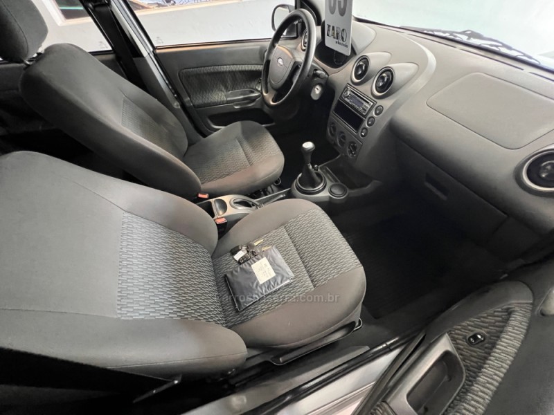 FIESTA 1.6 MPI SEDAN 8V FLEX 4P MANUAL - 2005 - CARLOS BARBOSA