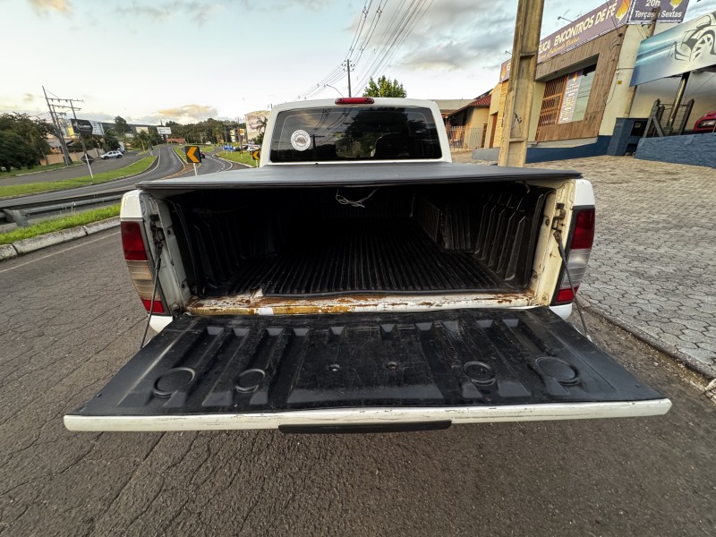 FRONTIER 2.8 XE 4X4 CD TURBO ELETRONIC DIESEL 4P MANUAL - 2005 - DOIS IRMãOS