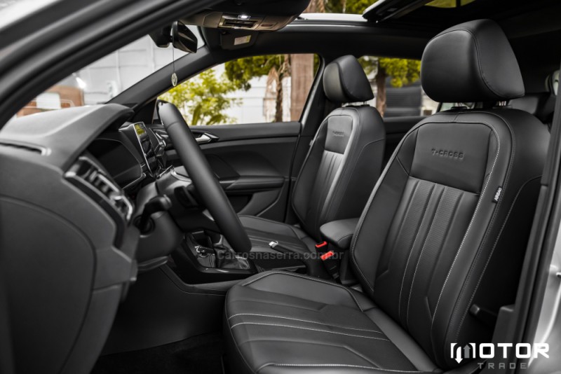 T-CROSS 1.4 HIGHLINE TSI 16V FLEX 4P AUTOMÁTICO - 2024 - PORTO ALEGRE