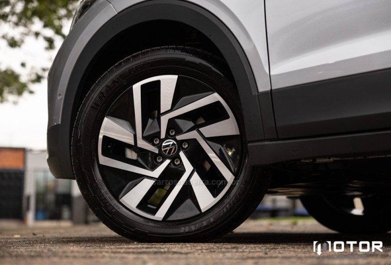 T-CROSS 1.4 HIGHLINE TSI 16V FLEX 4P AUTOMÁTICO - 2024 - PORTO ALEGRE