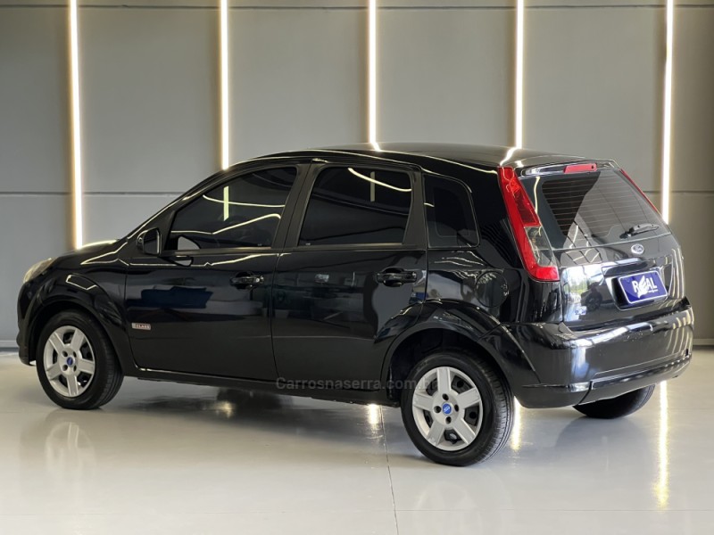FIESTA 1.6 MPI CLASS HATCH 8V FLEX 4P MANUAL - 2011 - SAPIRANGA