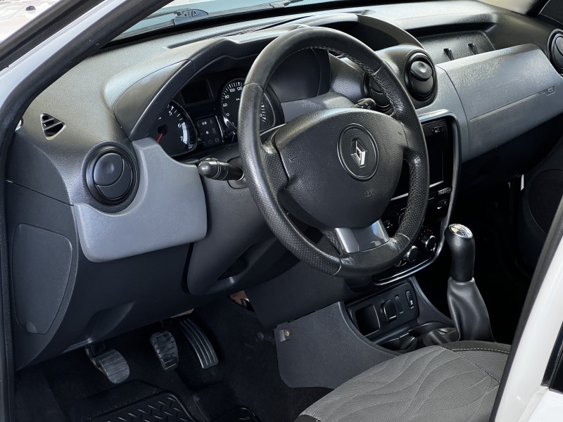 DUSTER 1.6 DYNAMIQUE 4X2 16V FLEX 4P MANUAL - 2014 - BENTO GONçALVES