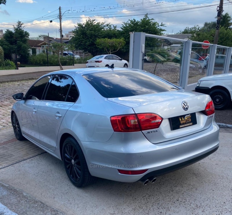 JETTA 2.0 TSI HIGHLINE 211CV GASOLINA 4P DSG - 2013 - VENâNCIO AIRES