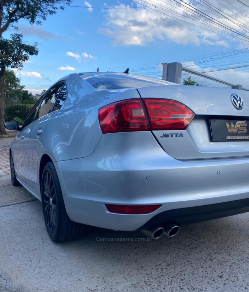 JETTA 2.0 TSI HIGHLINE 211CV GASOLINA 4P DSG - 2013 - VENâNCIO AIRES