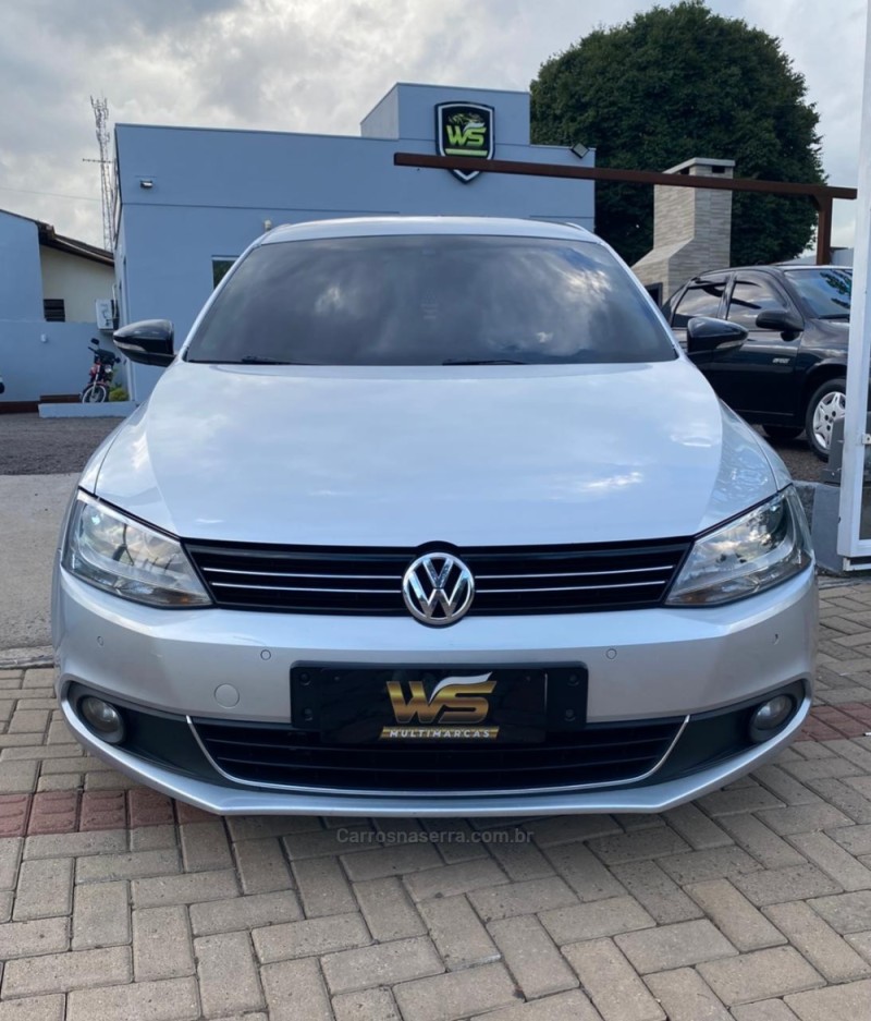 JETTA 2.0 TSI HIGHLINE 211CV GASOLINA 4P DSG - 2013 - VENâNCIO AIRES