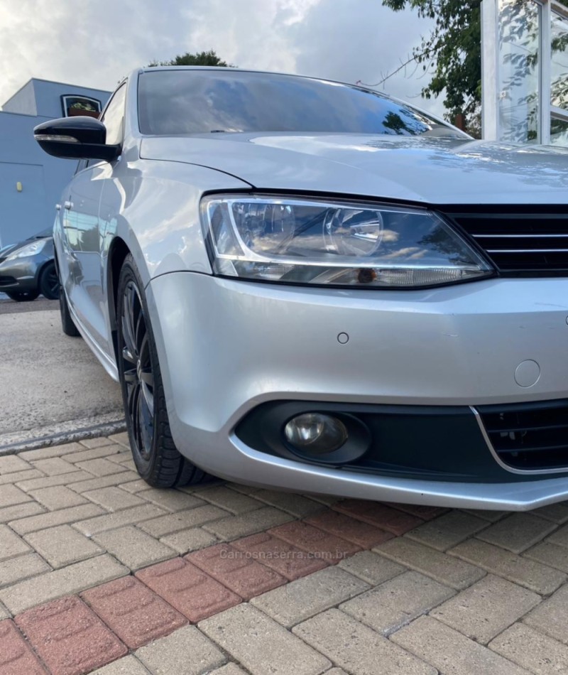 JETTA 2.0 TSI HIGHLINE 211CV GASOLINA 4P DSG - 2013 - VENâNCIO AIRES