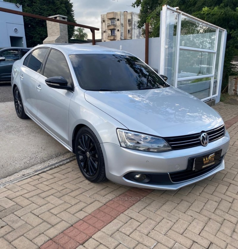 JETTA 2.0 TSI HIGHLINE 211CV GASOLINA 4P DSG - 2013 - VENâNCIO AIRES