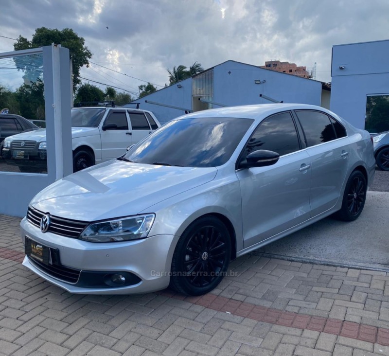 JETTA 2.0 TSI HIGHLINE 211CV GASOLINA 4P DSG - 2013 - VENâNCIO AIRES