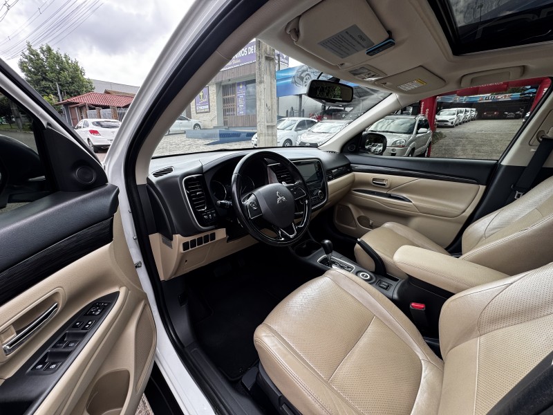 OUTLANDER 3.0 GT 4X4 V6 24V GASOLINA 4P AUTOMÁTICO - 2016 - DOIS IRMãOS