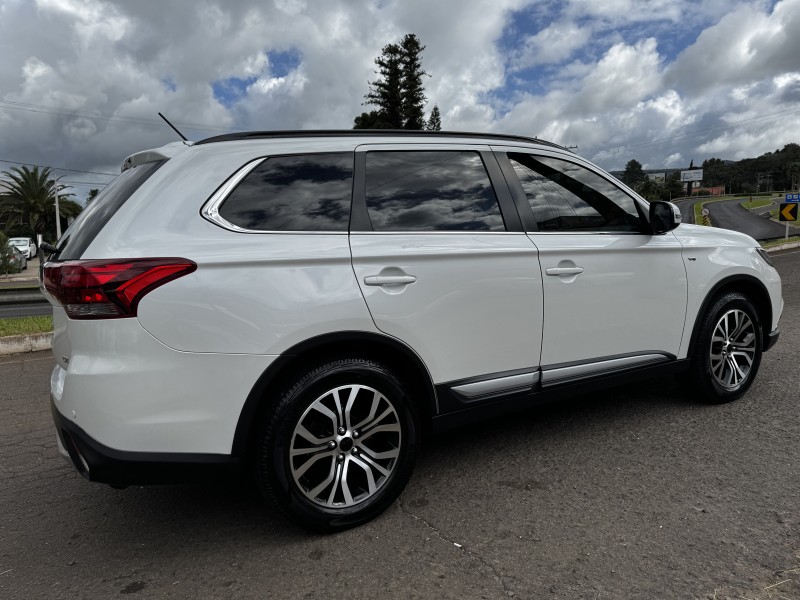 OUTLANDER 3.0 GT 4X4 V6 24V GASOLINA 4P AUTOMÁTICO - 2016 - DOIS IRMãOS