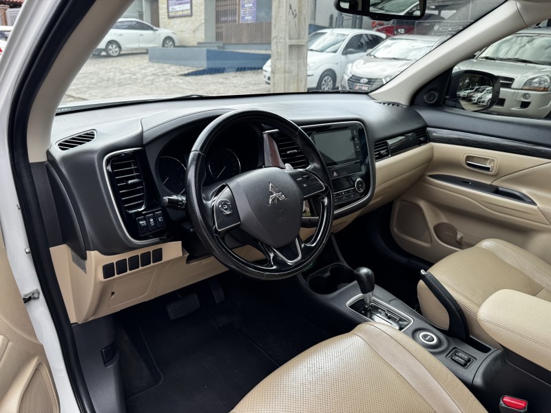 OUTLANDER 3.0 GT 4X4 V6 24V GASOLINA 4P AUTOMÁTICO - 2016 - DOIS IRMãOS