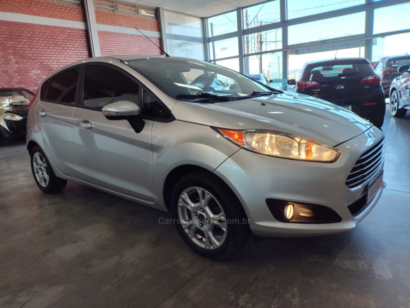 fiesta 1.6 sel hatch 16v flex 4p automatico 2017 taquara