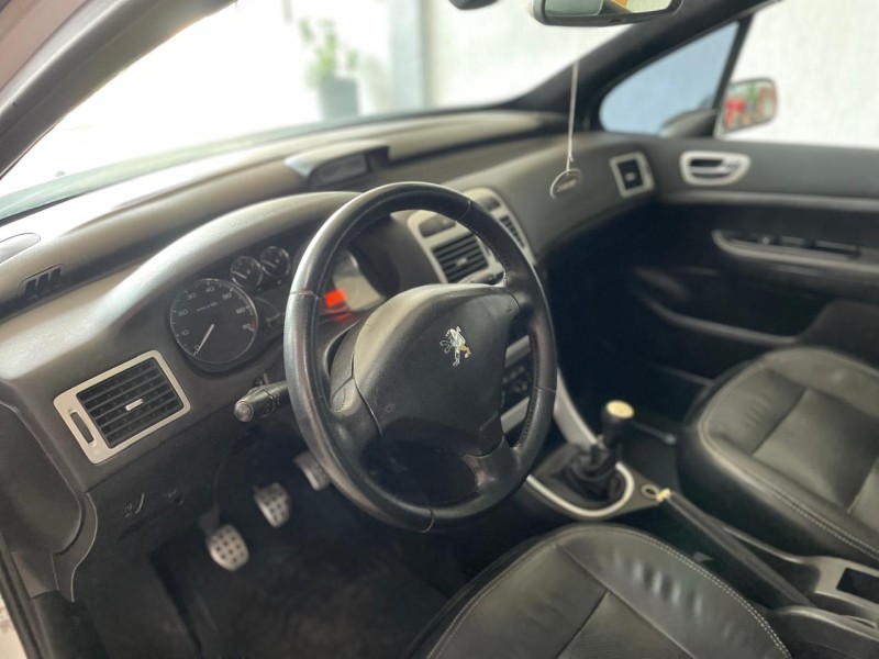 307 1.6 PRESENCE 16V FLEX 4P MANUAL - 2011 - BOM PRINCíPIO