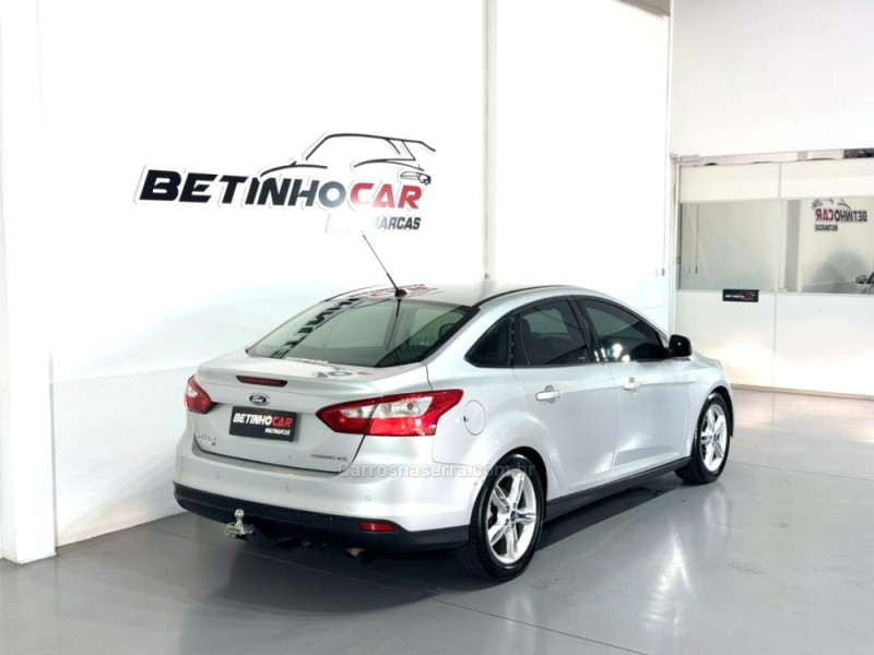 FOCUS 2.0 SE SEDAN 16V FLEX 4P AUTOMÁTICO - 2015 - ESTâNCIA VELHA