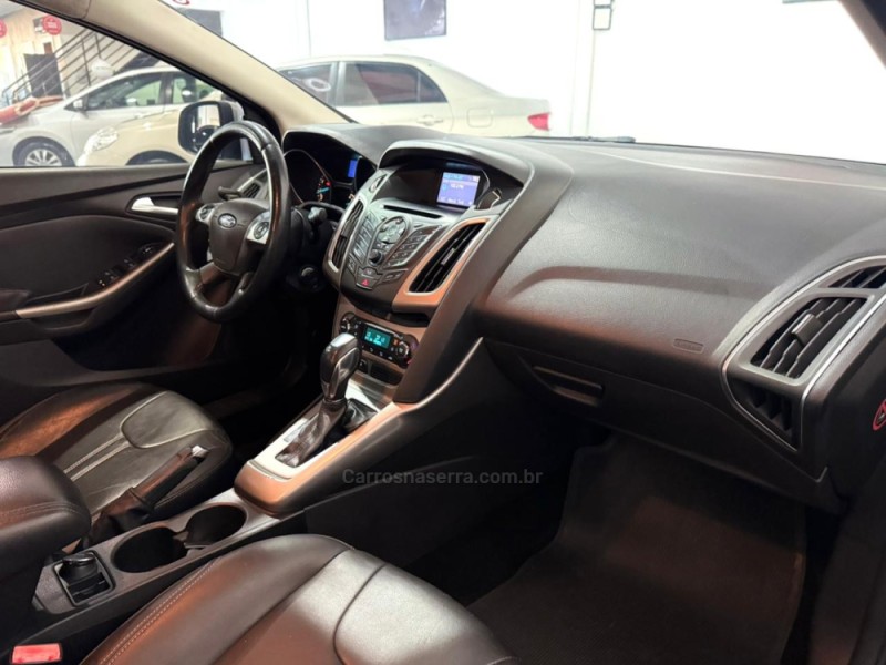 FOCUS 2.0 SE SEDAN 16V FLEX 4P AUTOMÁTICO - 2015 - ESTâNCIA VELHA