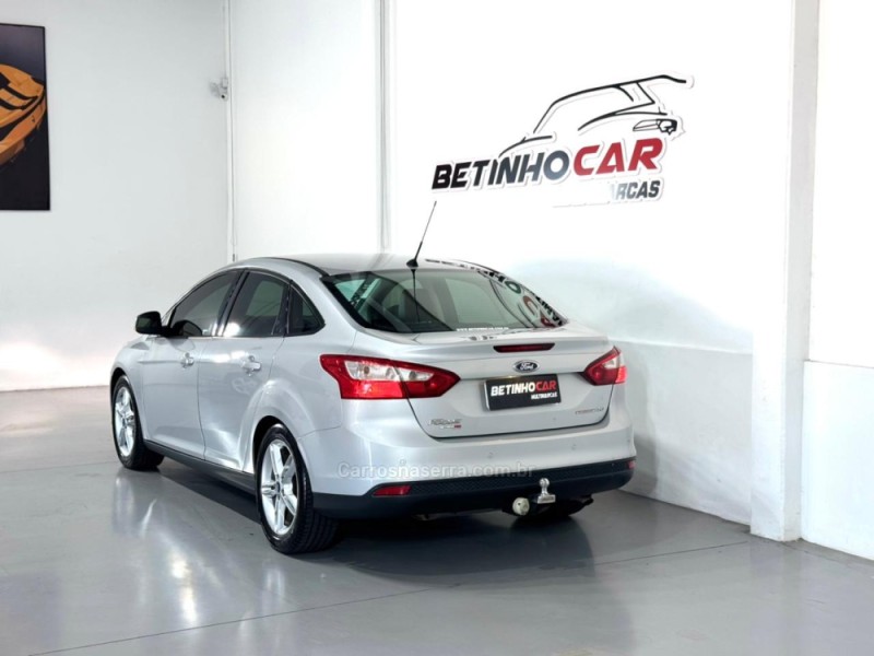 FOCUS 2.0 SE SEDAN 16V FLEX 4P AUTOMÁTICO - 2015 - ESTâNCIA VELHA