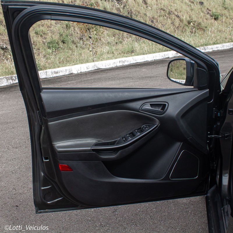 FOCUS 1.6 S HATCH 16V FLEX 4P AUTOMÁTICO - 2014 - FARROUPILHA