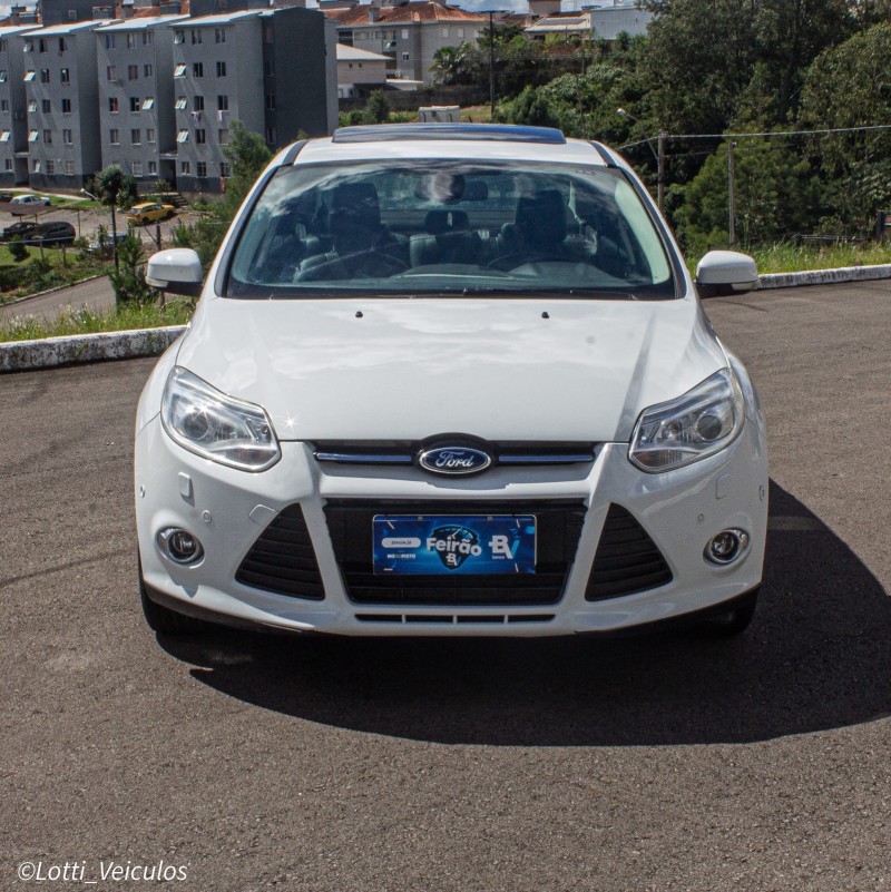 FOCUS 2.0 TITANIUM SEDAN 16V FLEX 4P AUTOMÁTICO - 2015 - FARROUPILHA