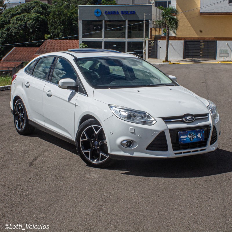 FOCUS 2.0 TITANIUM SEDAN 16V FLEX 4P AUTOMÁTICO