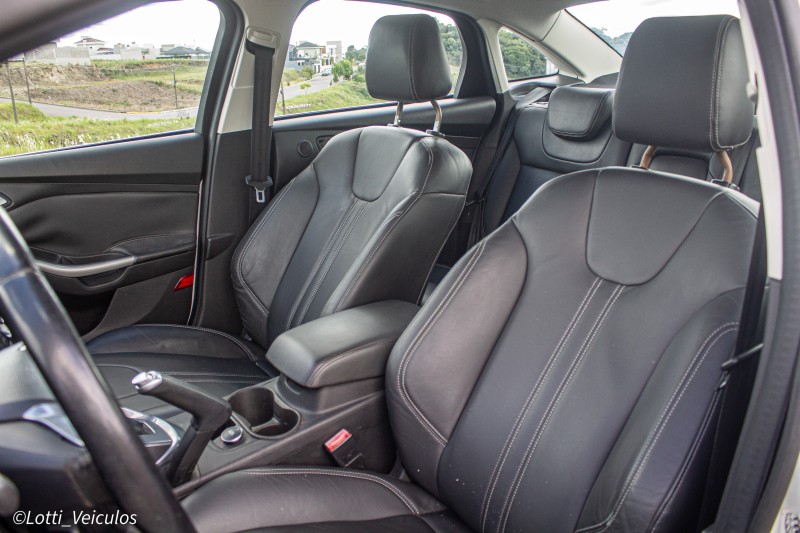 FOCUS 2.0 TITANIUM SEDAN 16V FLEX 4P AUTOMÁTICO - 2015 - FARROUPILHA
