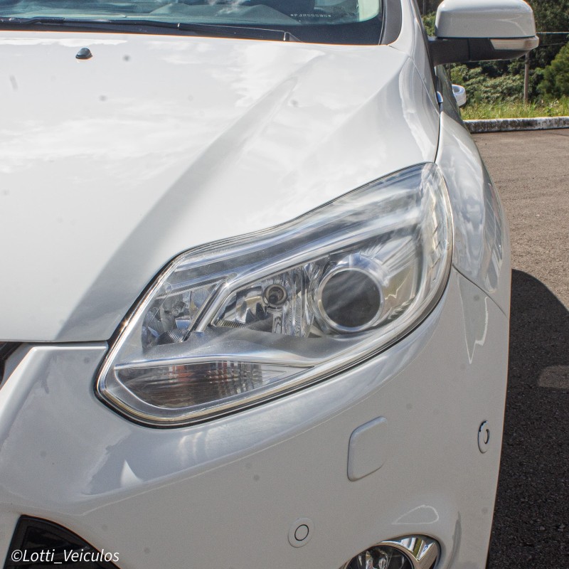 FOCUS 2.0 TITANIUM SEDAN 16V FLEX 4P AUTOMÁTICO - 2015 - FARROUPILHA