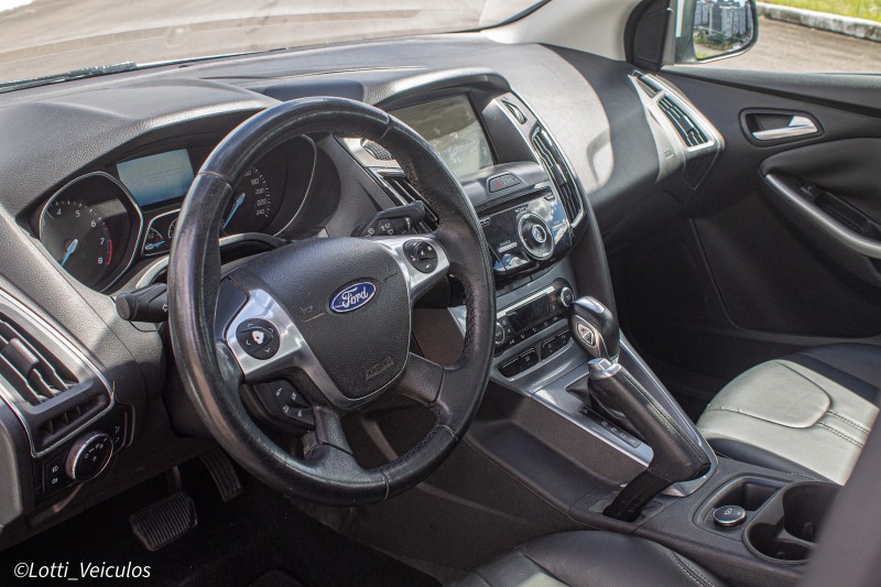 FOCUS 2.0 TITANIUM SEDAN 16V FLEX 4P AUTOMÁTICO - 2015 - FARROUPILHA