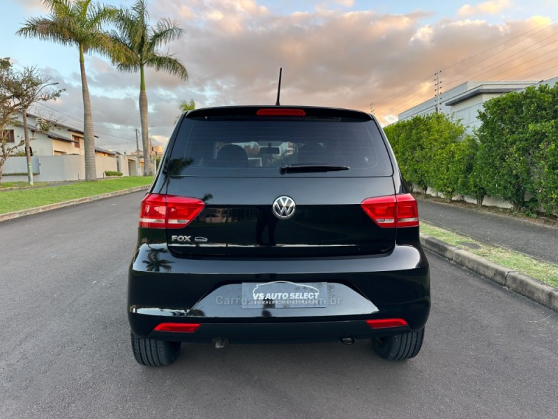 FOX 1.0 MI TREND 8V FLEX 4P MANUAL - 2015 - SãO LEOPOLDO