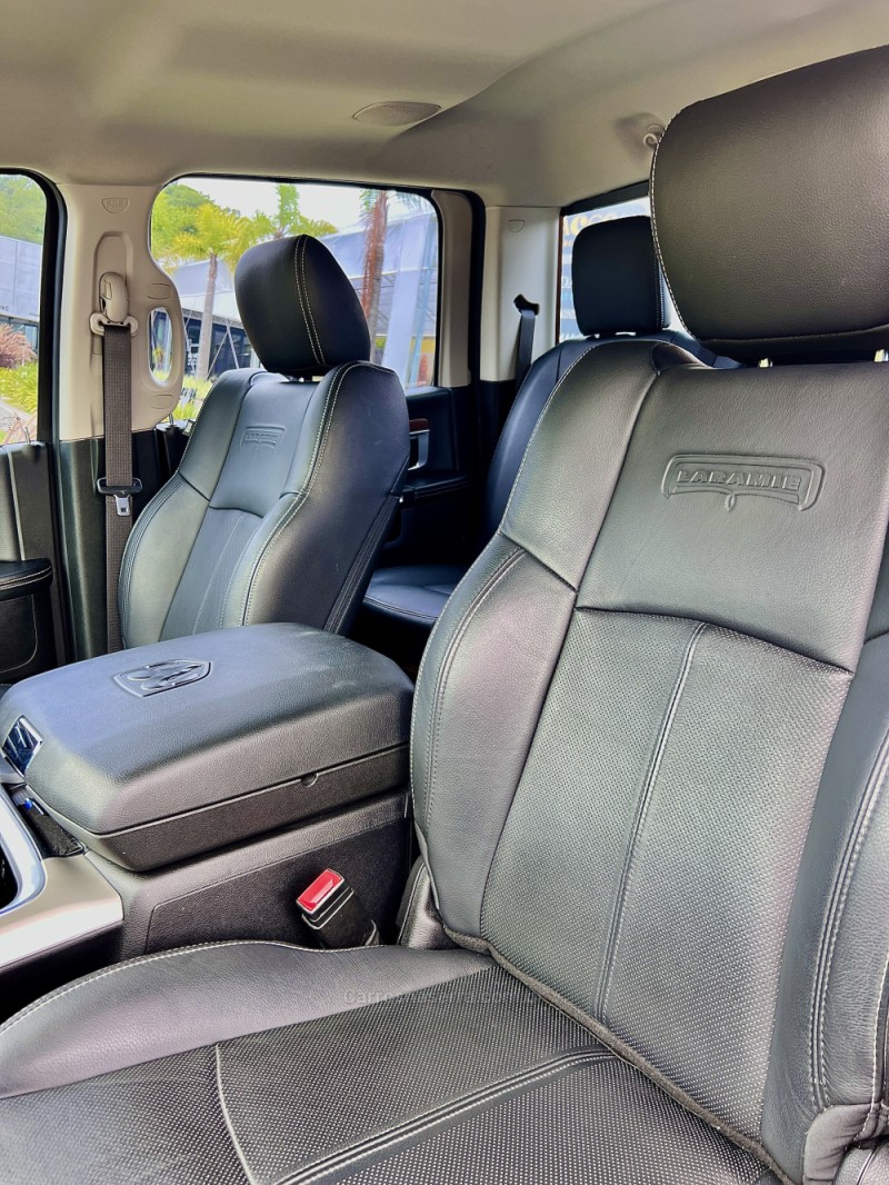 CLASSIC 5.7 V8 GASOLINA LARAMIE NIGHT EDITION CD 4X4 AUTOMÁTICO - 2022 - BENTO GONçALVES