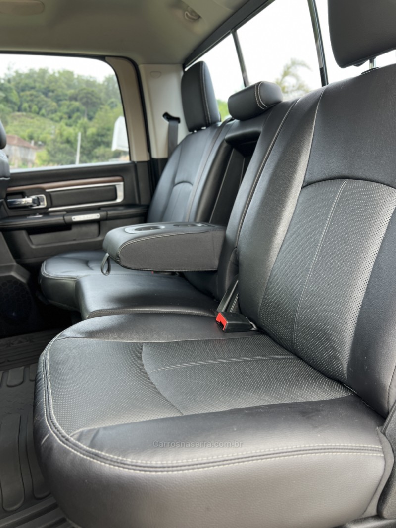 CLASSIC 5.7 V8 GASOLINA LARAMIE NIGHT EDITION CD 4X4 AUTOMÁTICO - 2022 - BENTO GONçALVES