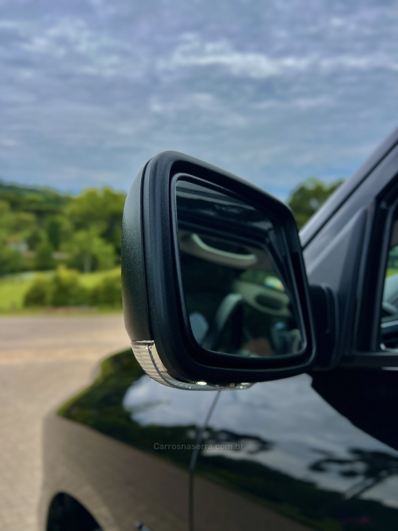 CLASSIC 5.7 V8 GASOLINA LARAMIE NIGHT EDITION CD 4X4 AUTOMÁTICO - 2022 - BENTO GONçALVES