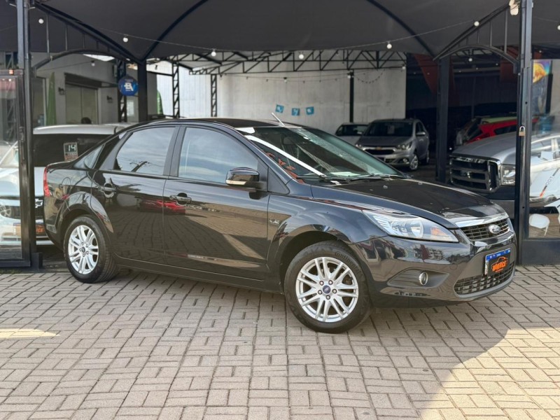 FOCUS 2.0 GLX SEDAN 16V FLEX 4P MANUAL - 2013 - LAGOA VERMELHA
