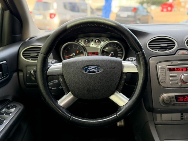 FOCUS 2.0 TITANIUM HATCH 16V FLEX 4P MANUAL - 2011 - LAGOA VERMELHA