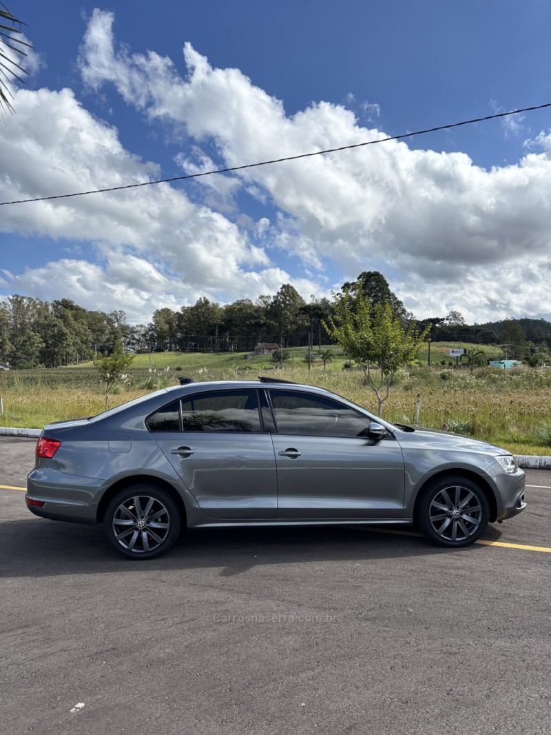 JETTA 2.0 COMFORTLINE FLEX 4P TIPTRONIC - 2013 - CARLOS BARBOSA