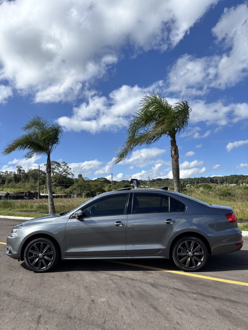 JETTA 2.0 COMFORTLINE FLEX 4P TIPTRONIC - 2013 - CARLOS BARBOSA
