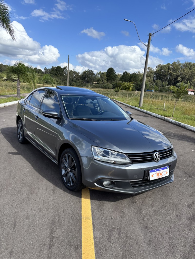 JETTA 2.0 COMFORTLINE FLEX 4P TIPTRONIC - 2013 - CARLOS BARBOSA
