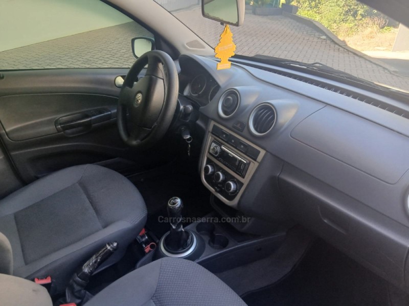 VOYAGE 1.0 MI 8V FLEX 4P MANUAL - 2011 - NOVA PETRóPOLIS