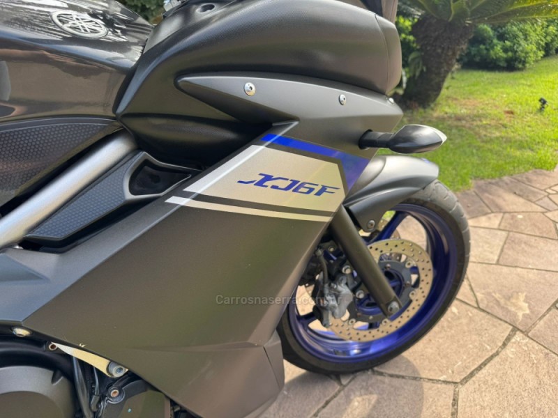 XJ6 F RACING BLUE - 2015 - IGREJINHA
