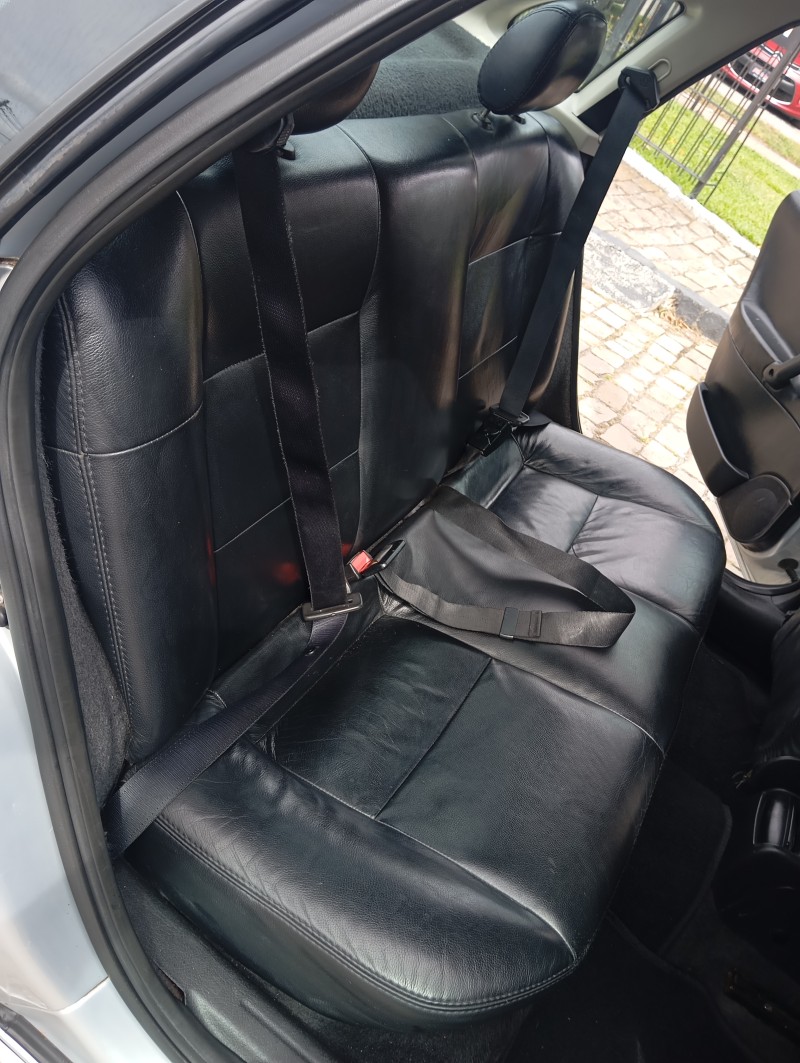 VECTRA 2.0 MPFI EXPRESSION 8V GASOLINA 4P MANUAL - 2005 - CAXIAS DO SUL