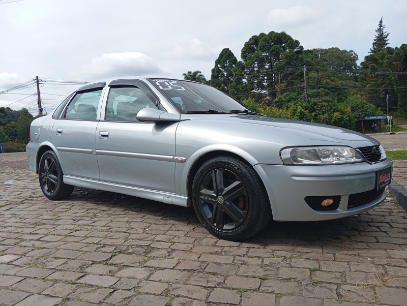 VECTRA 2.0 MPFI EXPRESSION 8V GASOLINA 4P MANUAL - 2005 - CAXIAS DO SUL