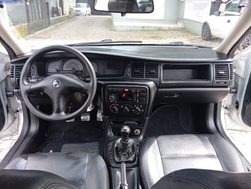 VECTRA 2.0 MPFI EXPRESSION 8V GASOLINA 4P MANUAL - 2005 - CAXIAS DO SUL