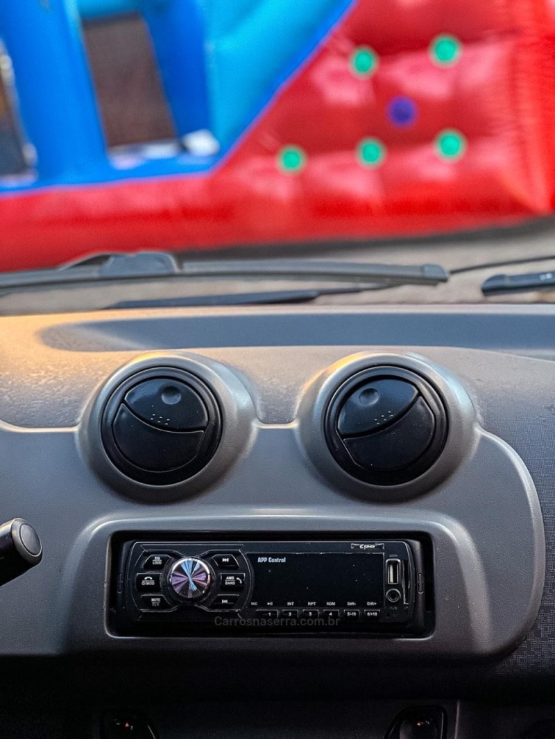 UNO 1.0 EVO VIVACE 8V FLEX 2P MANUAL - 2013 - CANELA