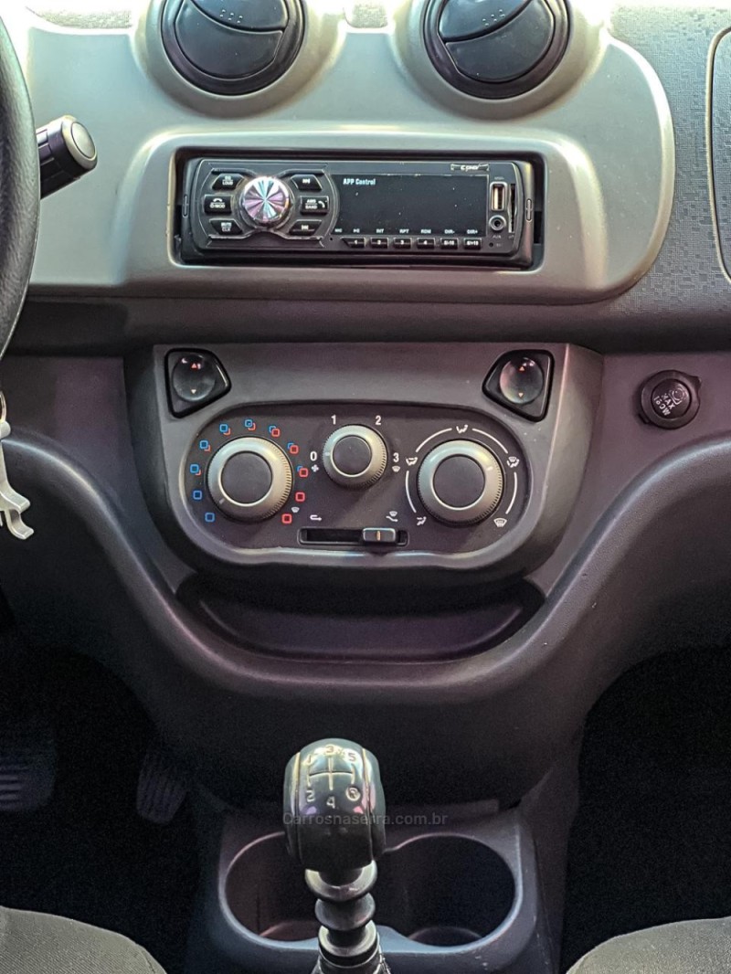 UNO 1.0 EVO VIVACE 8V FLEX 2P MANUAL - 2013 - CANELA