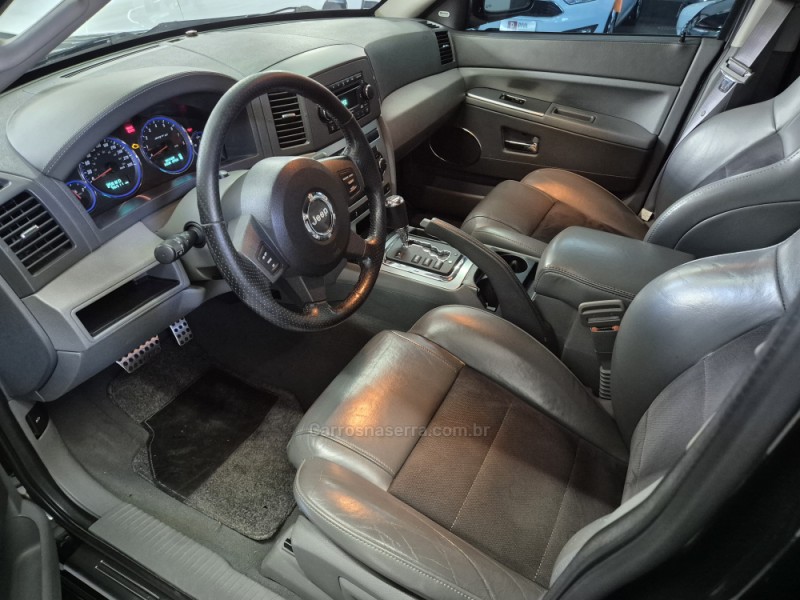 GRAND CHEROKEE 6.1 SRT HEMI 4X4 V8 16V GASOLINA 4P AUTOMÁTICO - 2006 - GARIBALDI