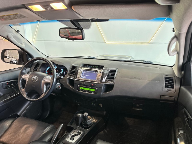 HILUX SW4 3.0 SRV 4X4 7 LUGARES 16V TURBO INTERCOOLER DIESEL 4P AUTOMÁTICO - 2015 - CAXIAS DO SUL