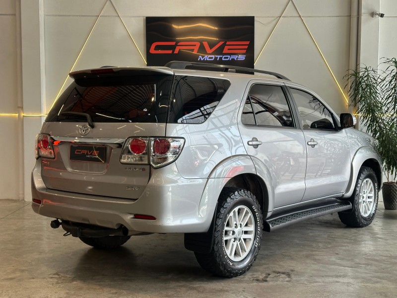 HILUX SW4 3.0 SRV 4X4 7 LUGARES 16V TURBO INTERCOOLER DIESEL 4P AUTOMÁTICO - 2015 - CAXIAS DO SUL