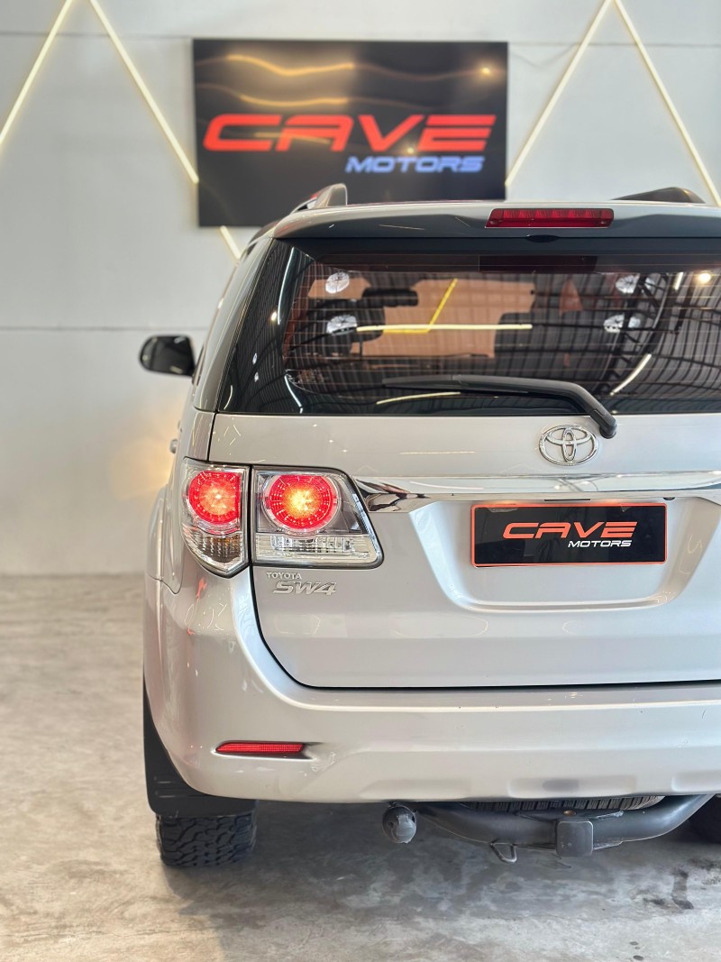 HILUX SW4 3.0 SRV 4X4 7 LUGARES 16V TURBO INTERCOOLER DIESEL 4P AUTOMÁTICO - 2015 - CAXIAS DO SUL